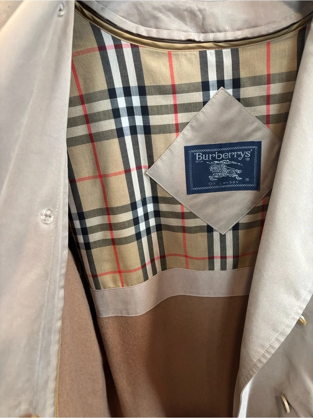 Burberry Beige Double-Breasted Trench Coat with Belt - Picture 3 of 14